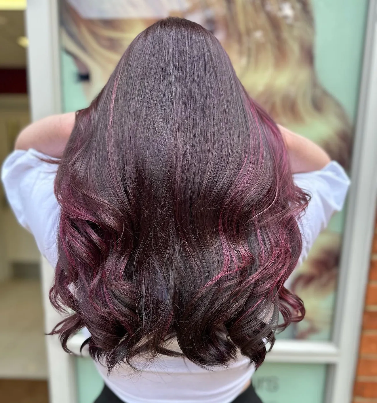 Burgundy colour with curled finish